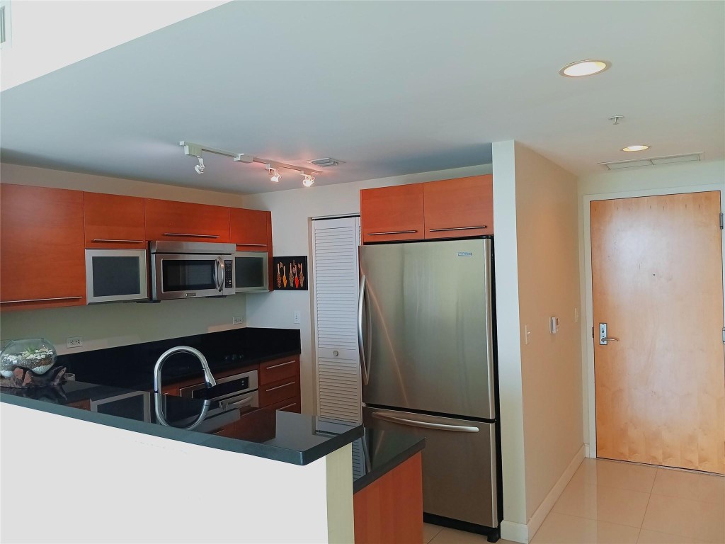 VIZCAYNE SOUTH CONDO - Residential Lease