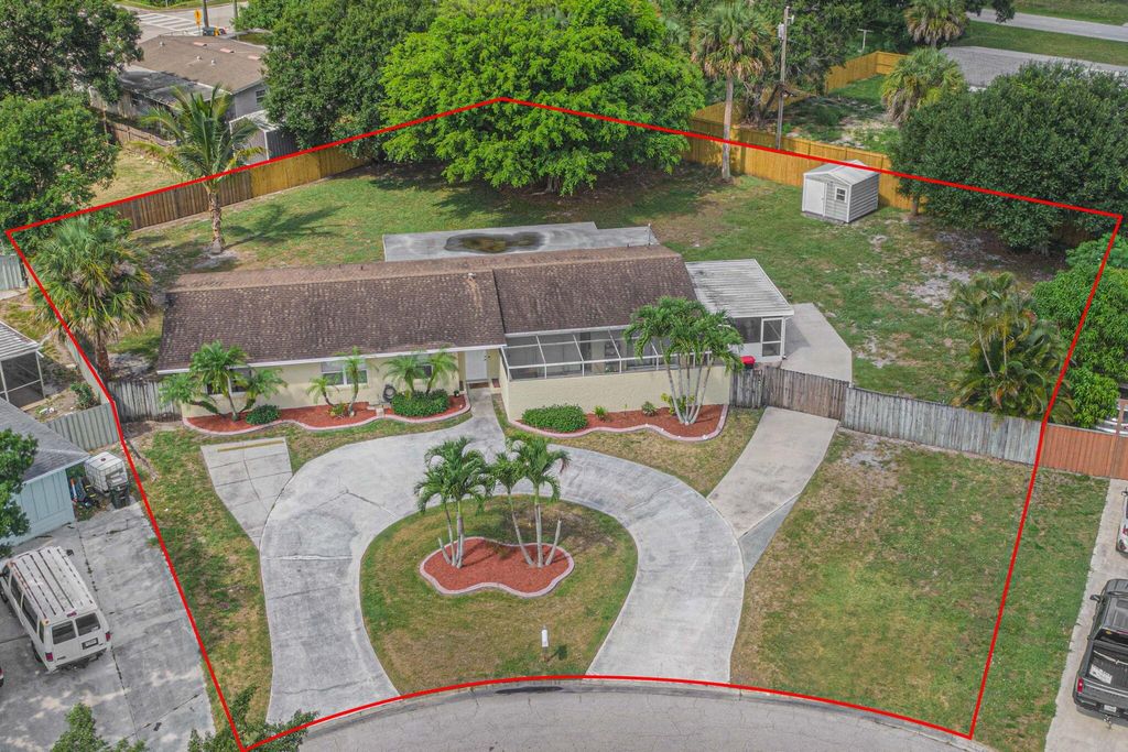 Photo of 2027 Esplanade Avenue, Fort Pierce, FL 34982 (MLS # R10995247)