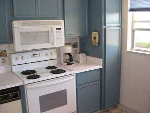 COMMODORE CONDOMINIUM - Residential