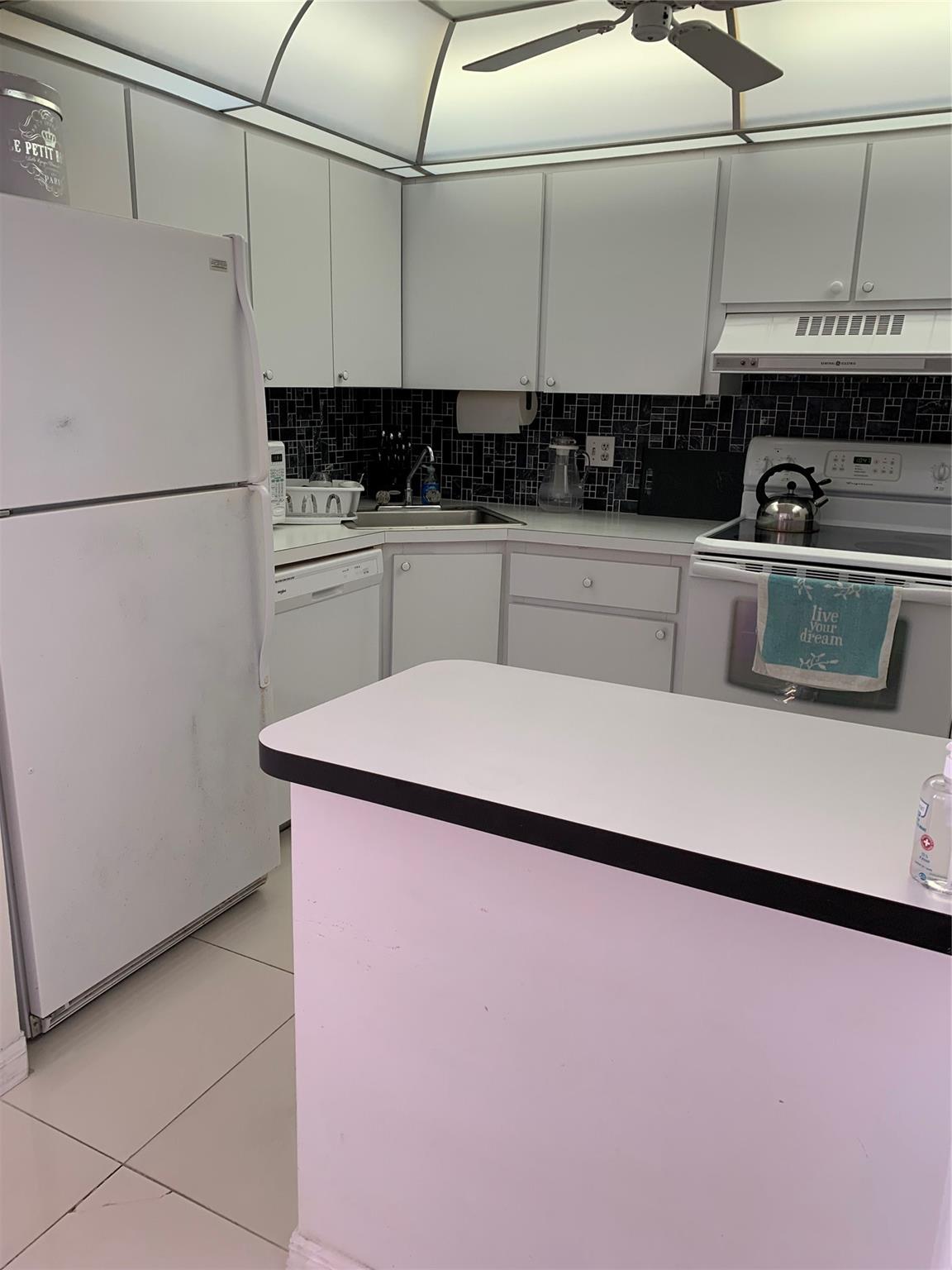Pompano Beach Club North - Residential Lease