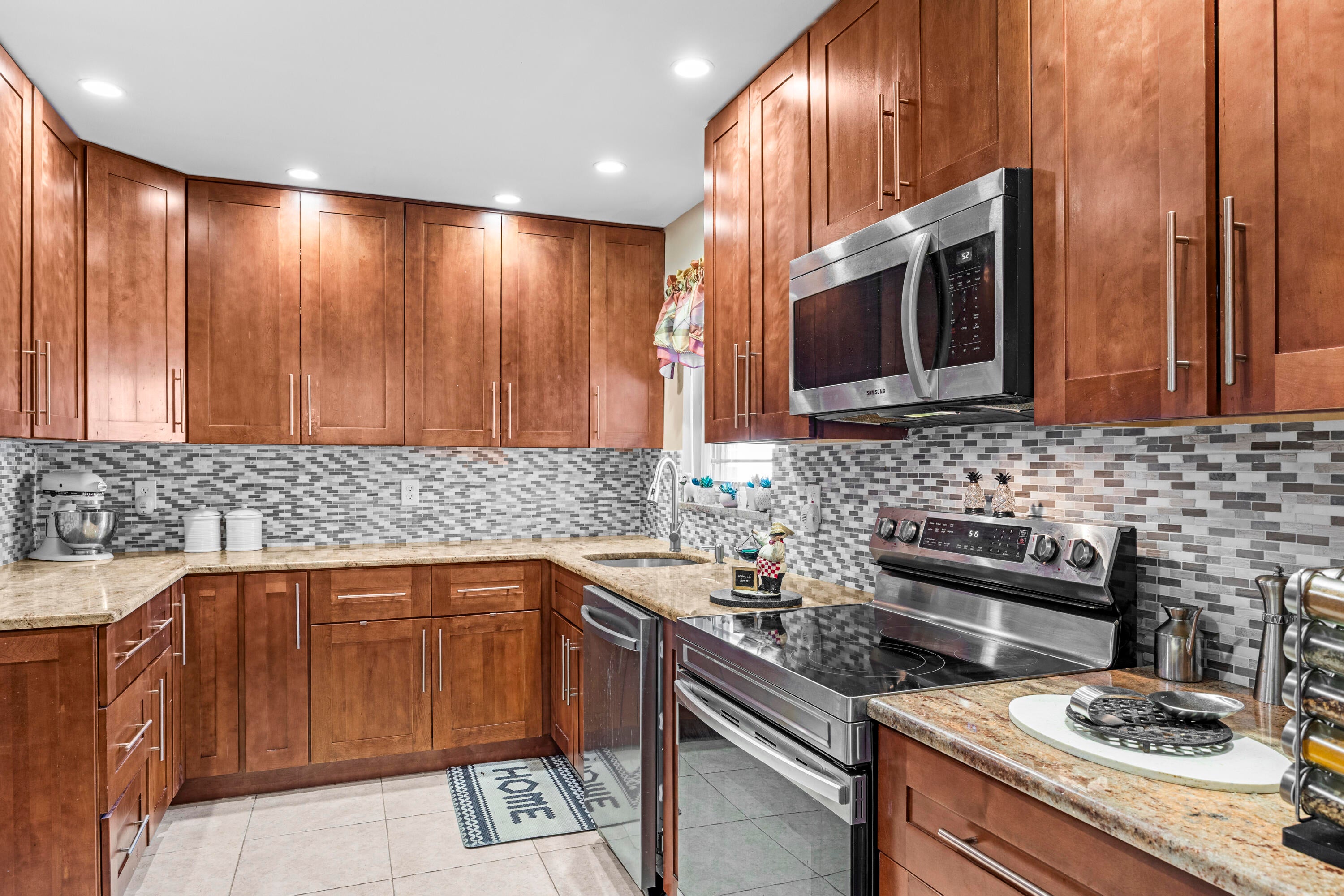 108 LEISUREVILLE Boulevard