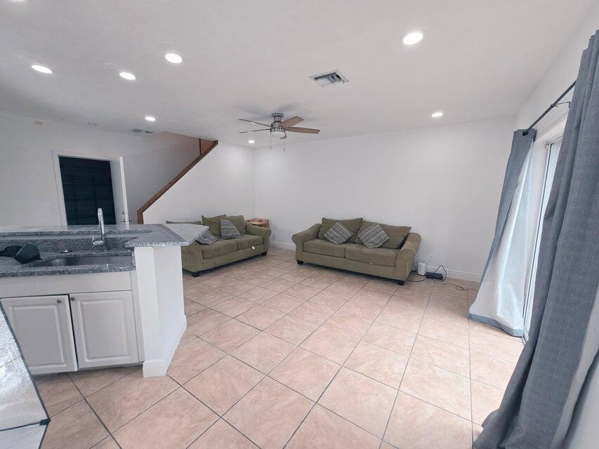 205 Leland Ln Lane
