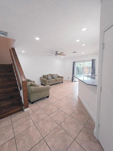 205 Leland Ln Lane