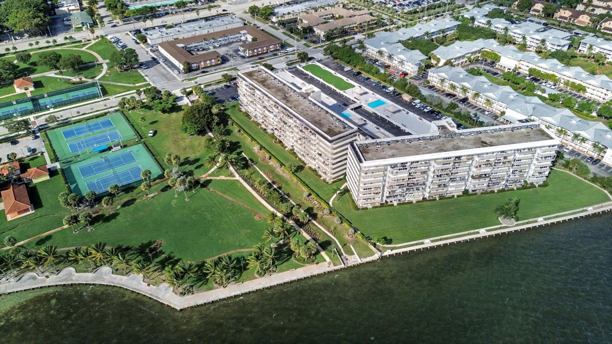 LAKE HARBOUR TOWERS CONDO - Residential