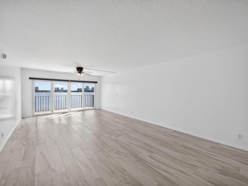 LAKE HARBOUR TOWERS CONDO - Residential
