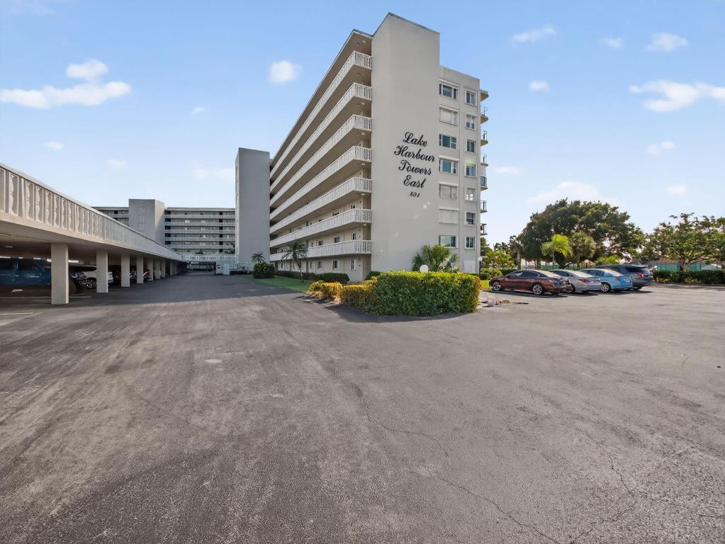 LAKE HARBOUR TOWERS CONDO - Residential