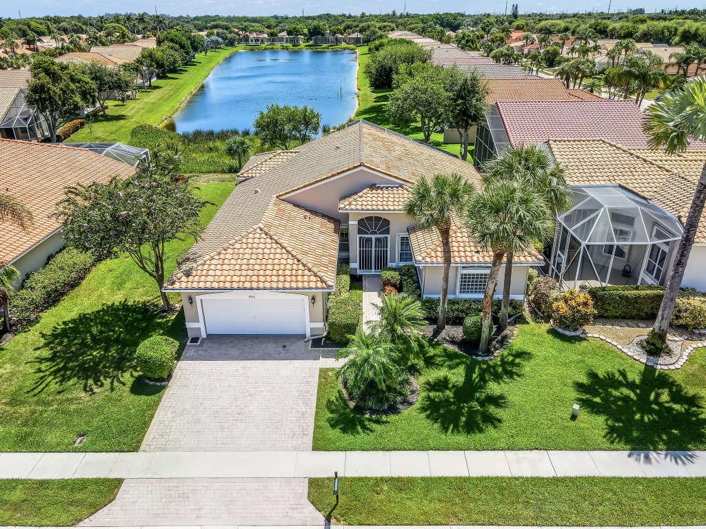 Photo of 8966 DIAMONTE Drive, Boynton Beach, FL 33472 (MLS # B26067271)