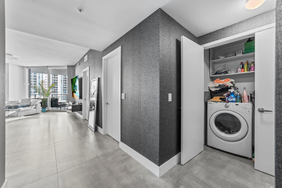 MARINA PALMS - Residential