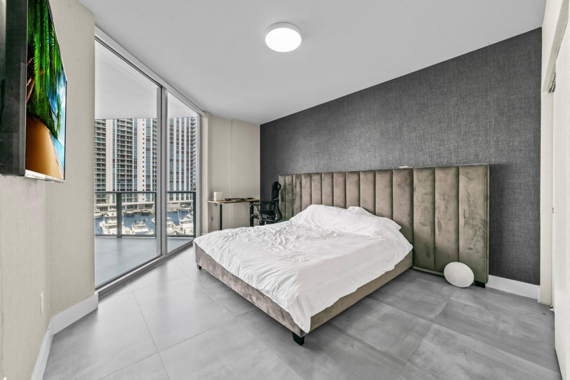 MARINA PALMS - Residential