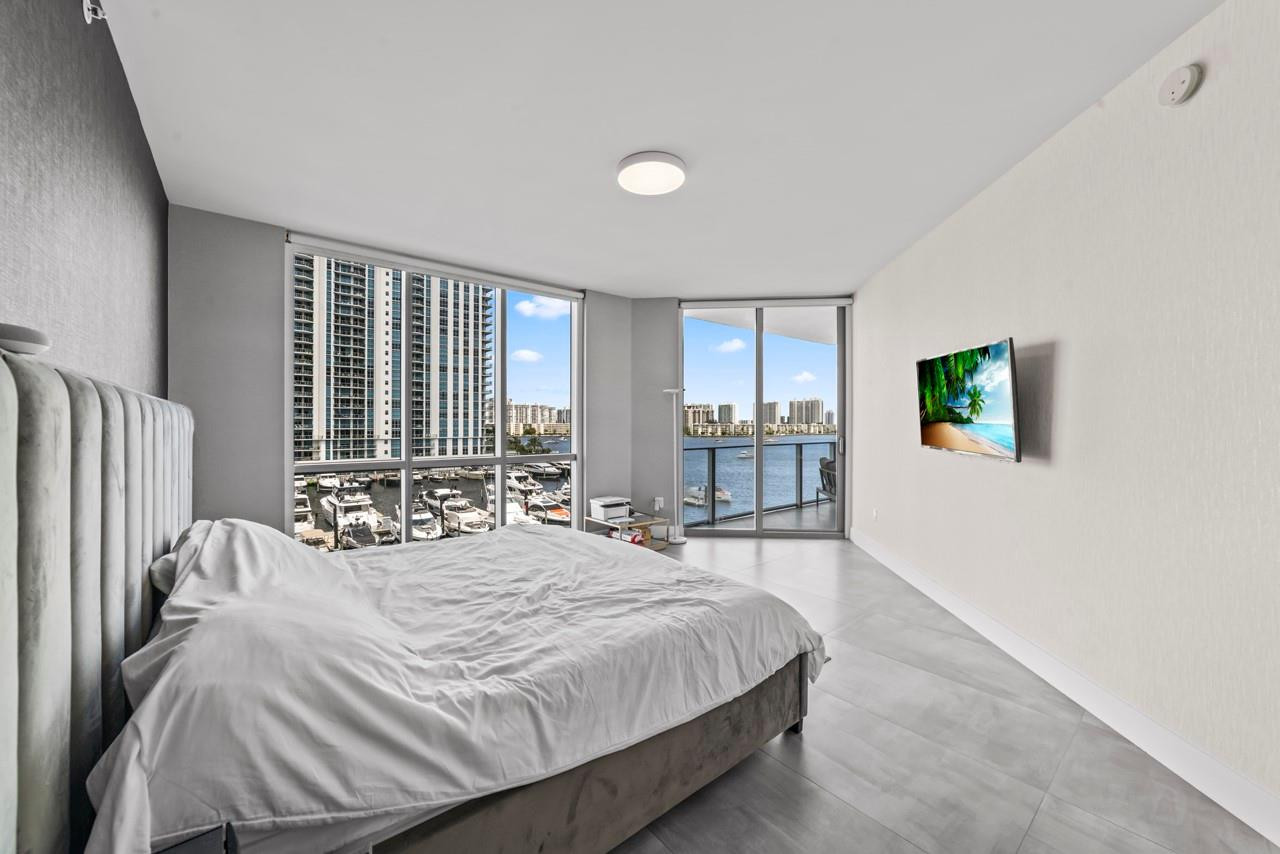 MARINA PALMS - Residential