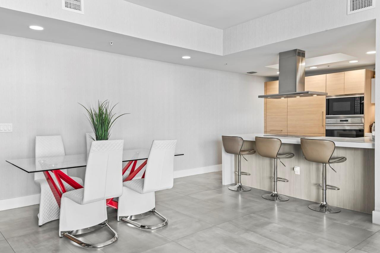 MARINA PALMS - Residential