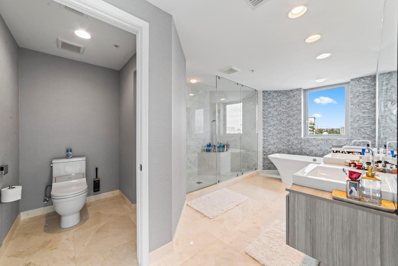 MARINA PALMS - Residential