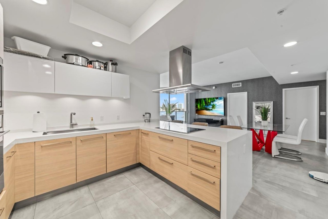 MARINA PALMS - Residential