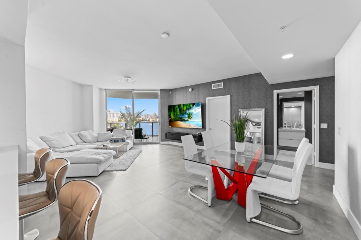 MARINA PALMS - Residential