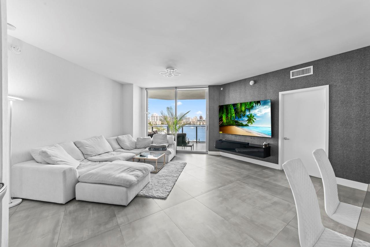 MARINA PALMS - Residential