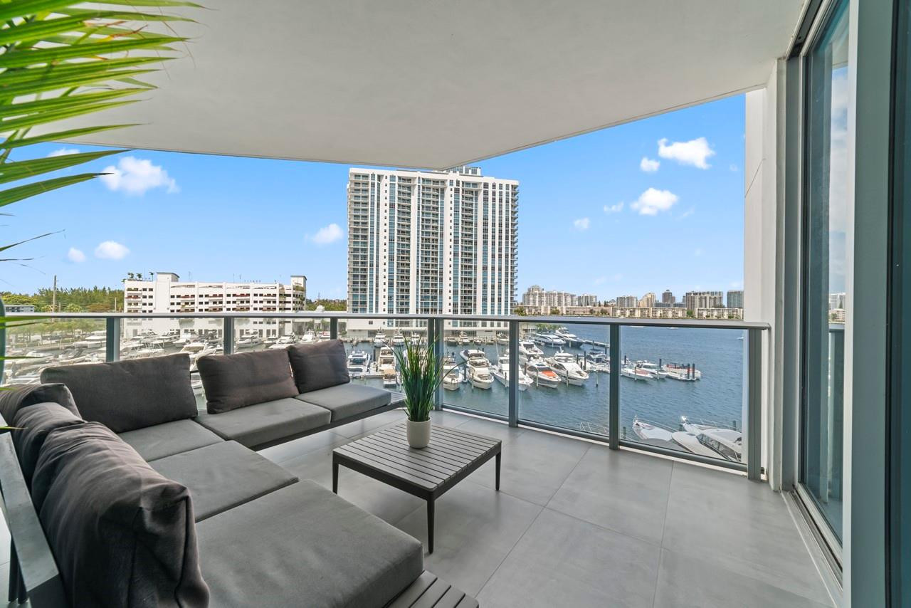 MARINA PALMS - Residential