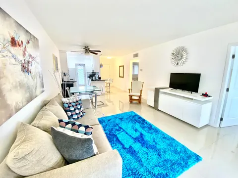 1114 Lake Terrace Unit 210, Boynton Beach, FL MLS: R11072918