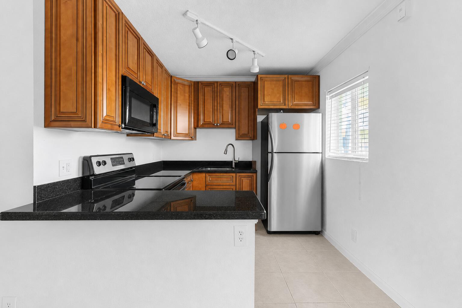 2655 NE 8th Avenue 106