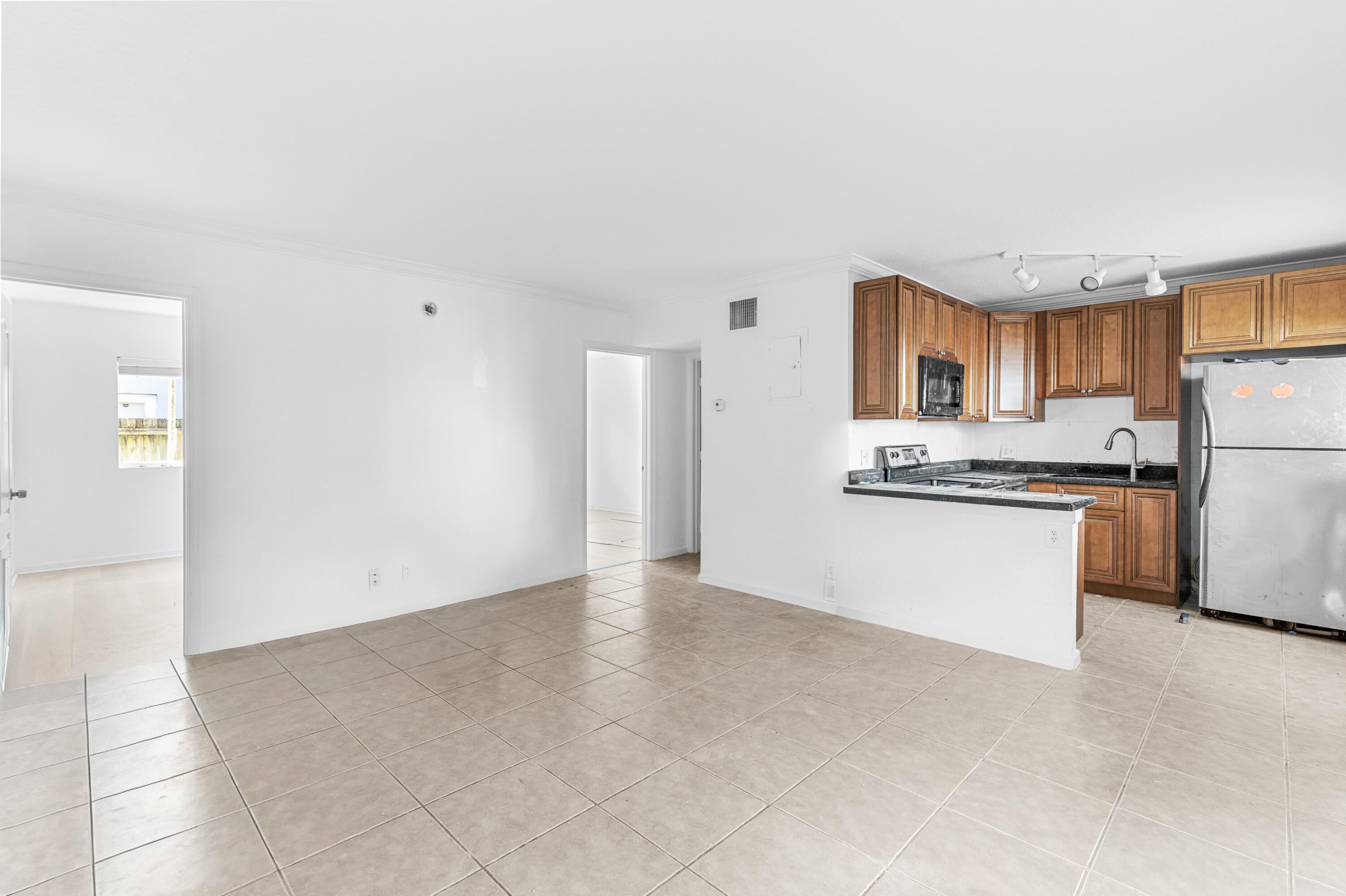2655 NE 8th Avenue 106