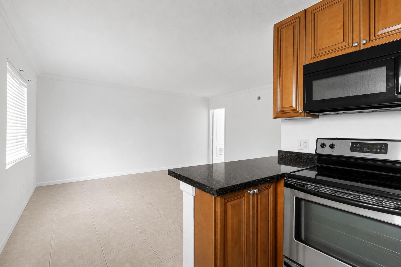 2655 NE 8th Avenue 106