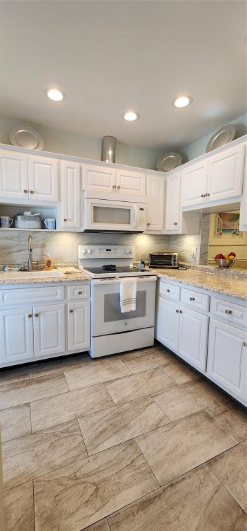 LIGHTHOUSE POINT GARDENS - Residential