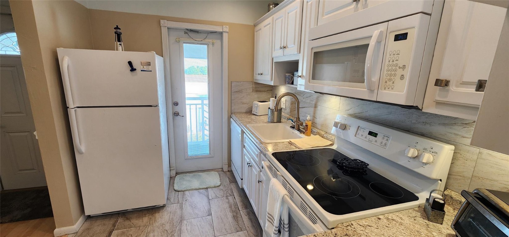 LIGHTHOUSE POINT GARDENS - Residential