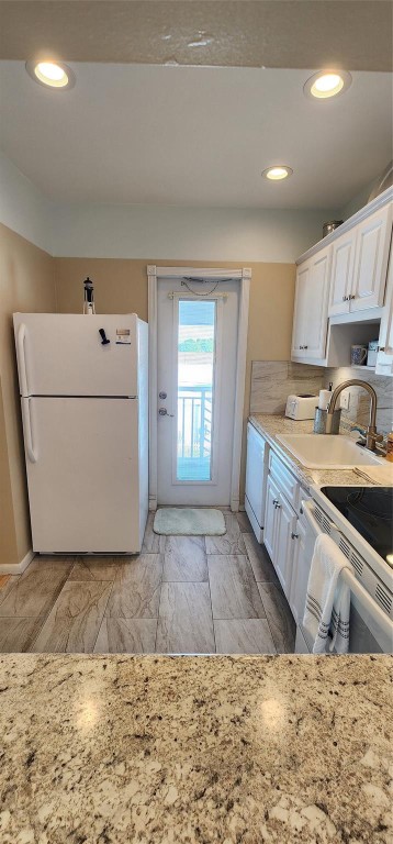 LIGHTHOUSE POINT GARDENS - Residential