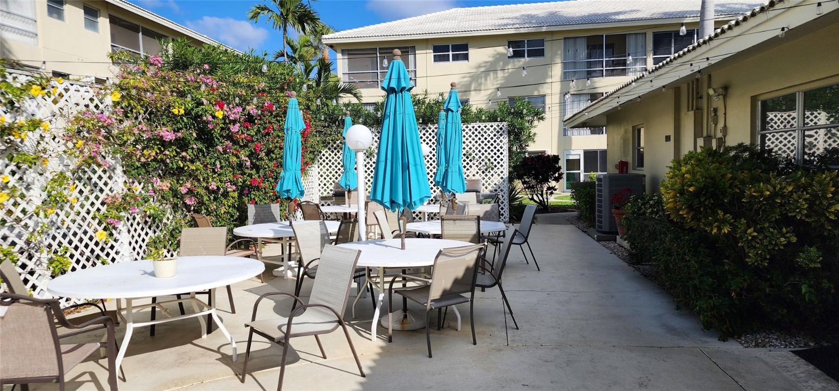 LIGHTHOUSE POINT GARDENS - Residential