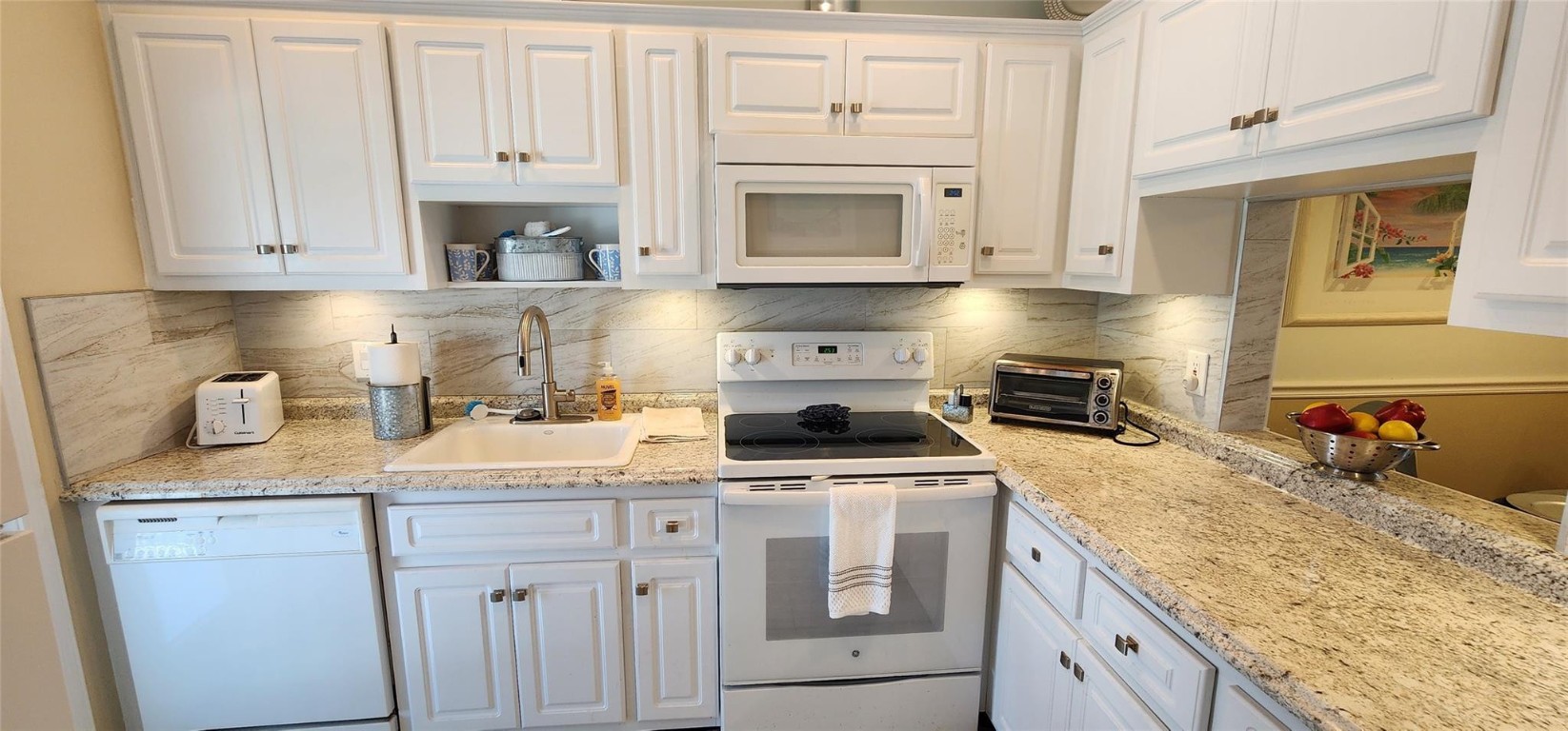 LIGHTHOUSE POINT GARDENS - Residential