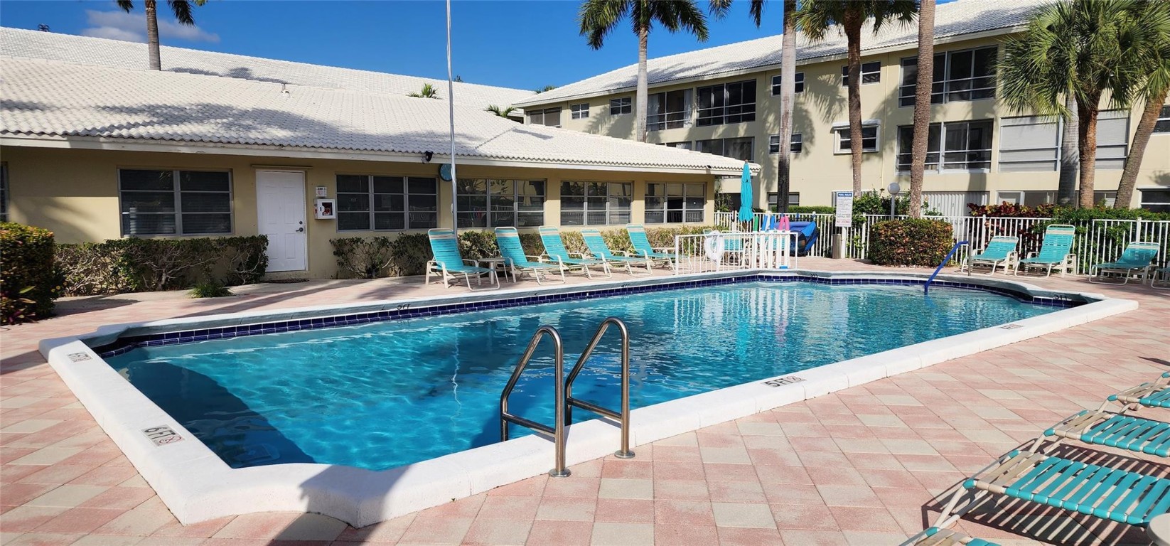 LIGHTHOUSE POINT GARDENS - Residential