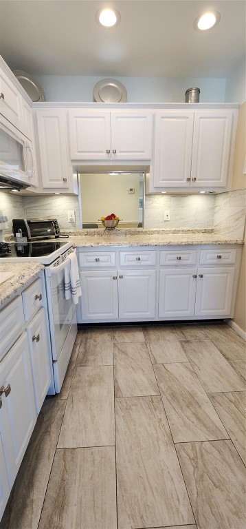 LIGHTHOUSE POINT GARDENS - Residential