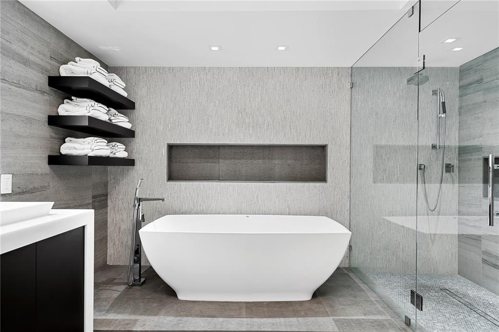 Las Olas Beach Club - Residential