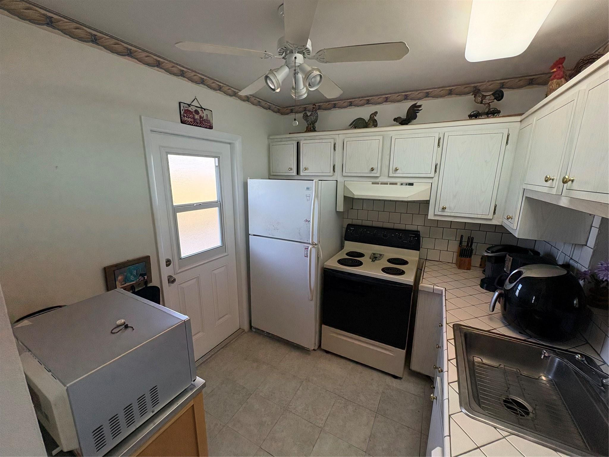 HAWAIIAN GARDEN - Residential