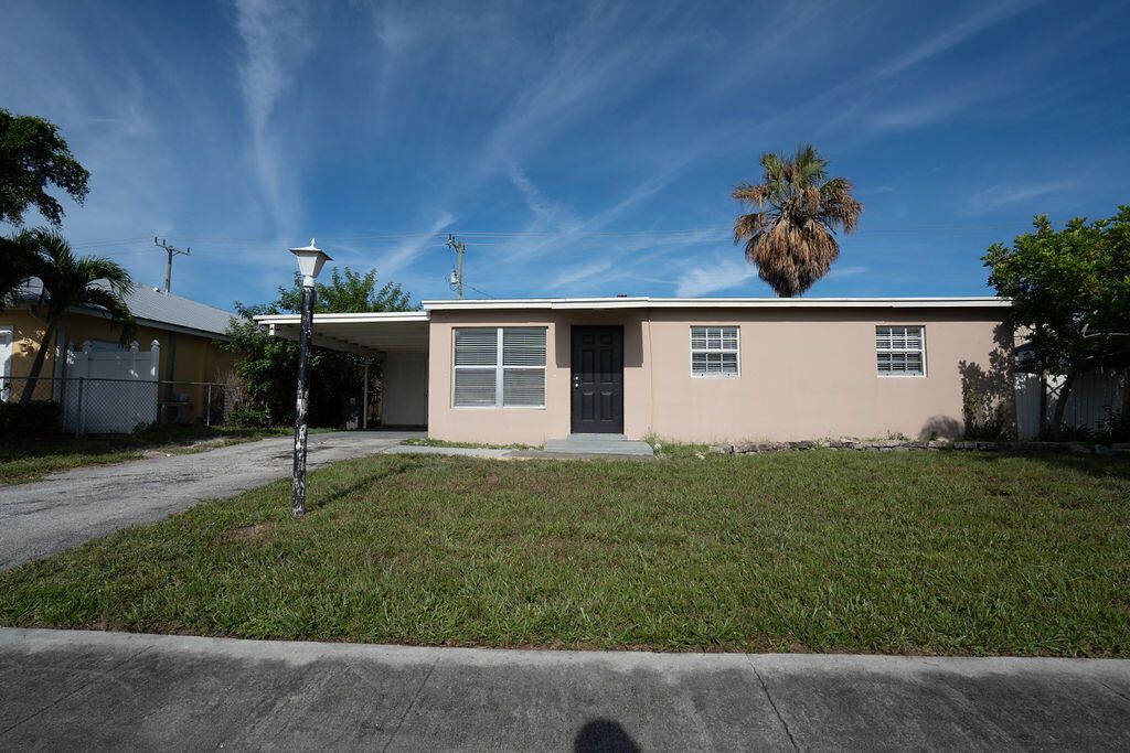 Photo of 9274 Birmingham Drive, Palm Beach Gardens, FL 33410 (MLS # R11009901)