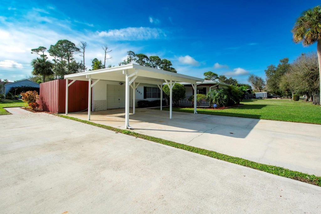 Photo of 7507 James Road, Fort Pierce, FL 34951 (MLS # R10945834)
