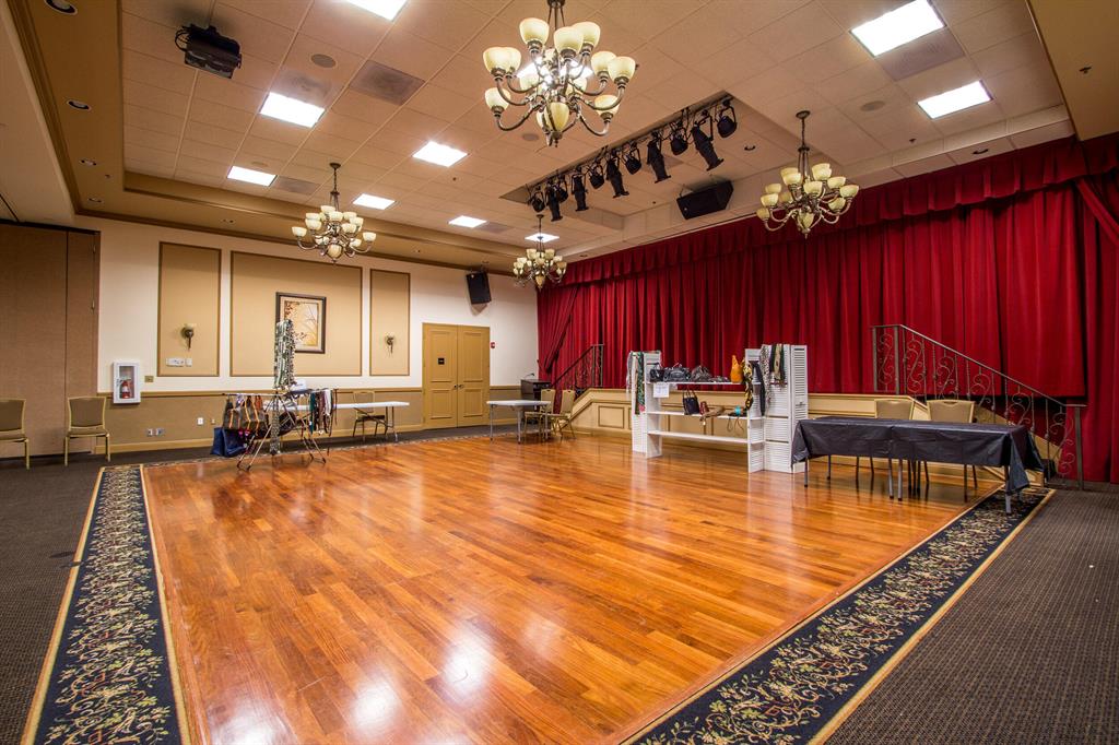 VENETIAN ISLES - Residential