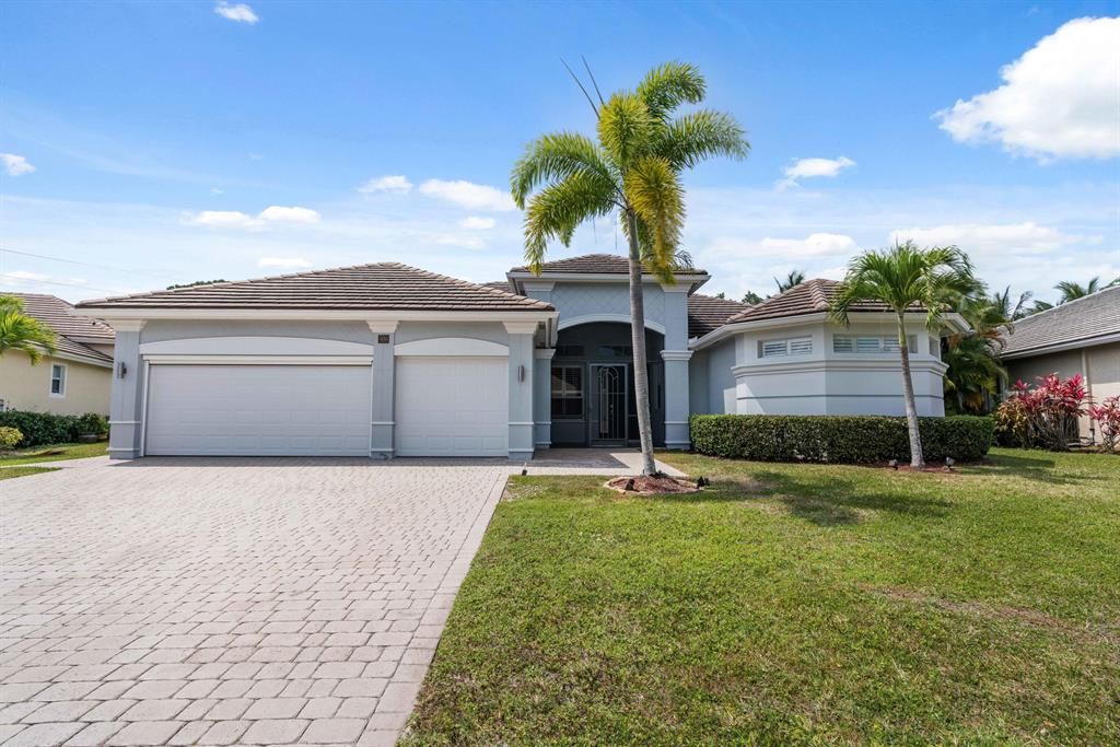 Photo of 906 SW Lost River Shores Drive, Stuart, FL 34997 (MLS # R10704752)