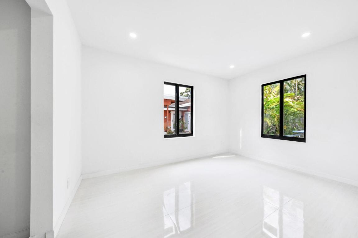 Poinsettia Heights - Residential