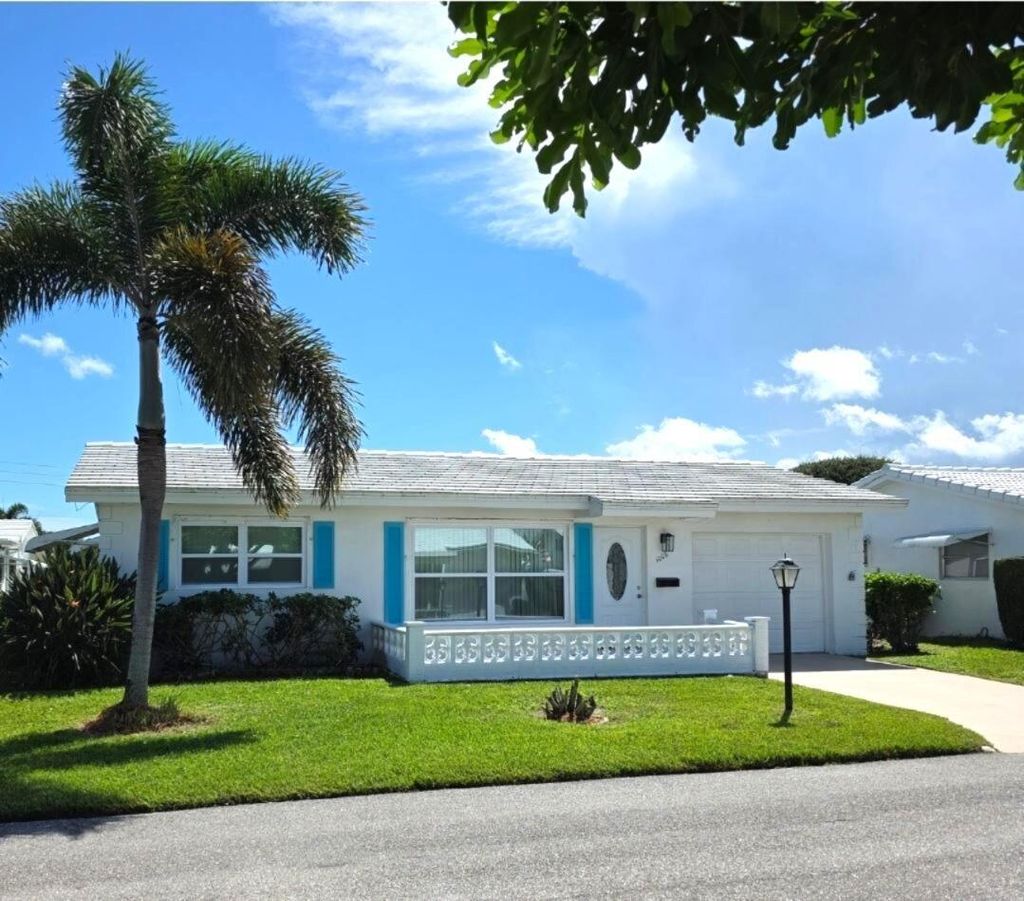 Photo of 1008 Siesta Avenue, Boynton Beach, FL 33426 (MLS # R11129026)