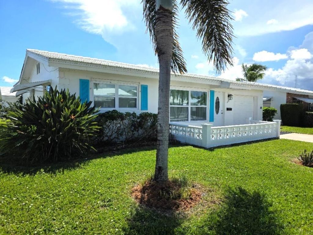 Photo of 1008 Siesta Avenue, Boynton Beach, FL 33426 (MLS # R11129026)
