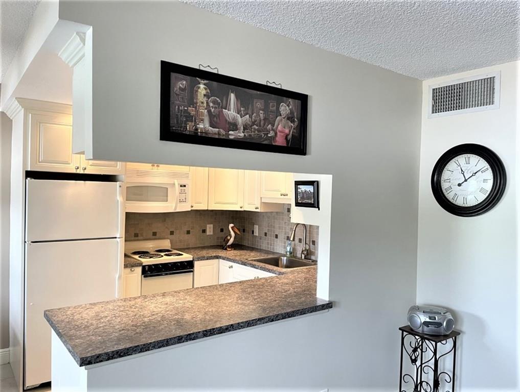 RONOLA APTS - Residential