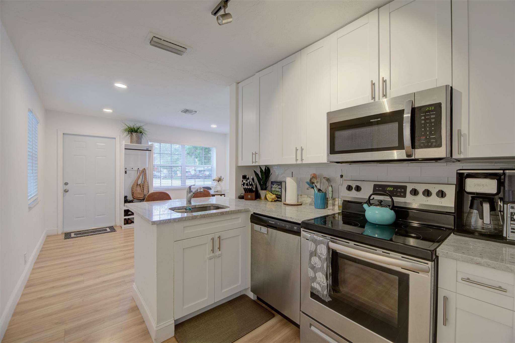 COLLIER MANOR FIRST ADD - Residential