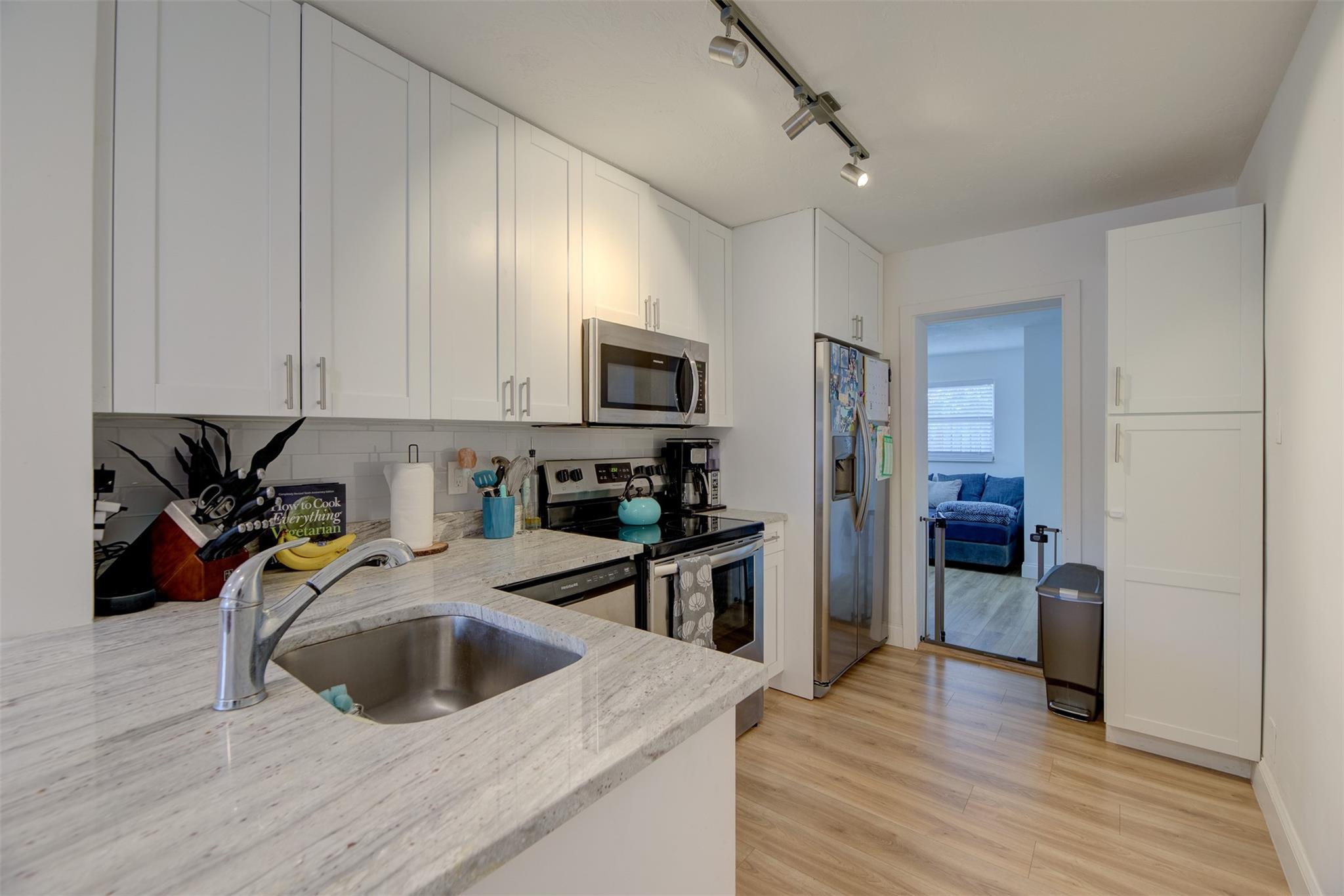 COLLIER MANOR FIRST ADD - Residential