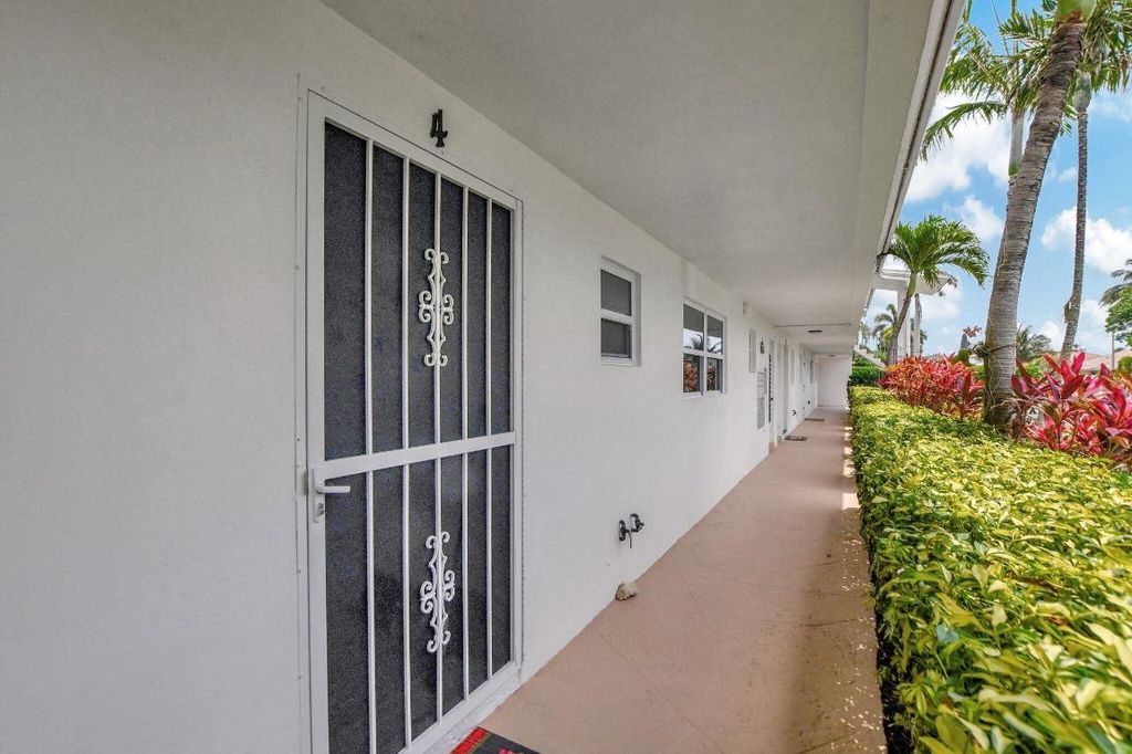 Photo of 2570 Banyan Road #4, Boca Raton, FL 33432 (MLS # R10988735)