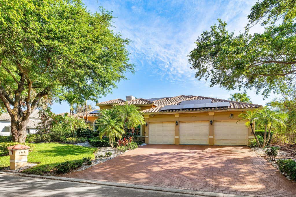 Photo of 1845 EAGLE TRACE Boulevard, Coral Springs, FL 33071 (MLS # B26058388)