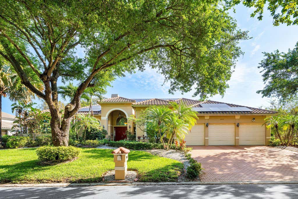 Photo of 1845 EAGLE TRACE Boulevard, Coral Springs, FL 33071 (MLS # B26058388)