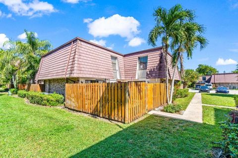 7529 Courtyard Run E Boca Raton FL 33433