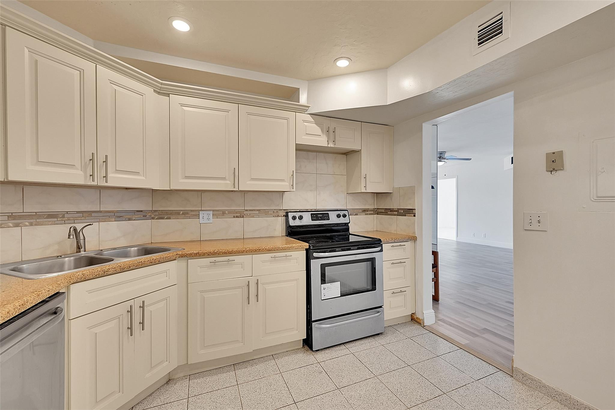 INVERRARY COUNTRY CLUB - Residential