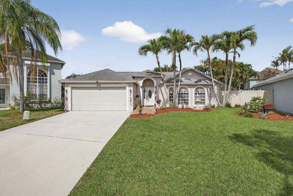 Photo of 1550 Windship Circle, Wellington, FL 33414 (MLS # B26001417)