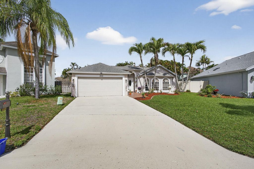 Photo of 1550 Windship Circle, Wellington, FL 33414 (MLS # B26001417)